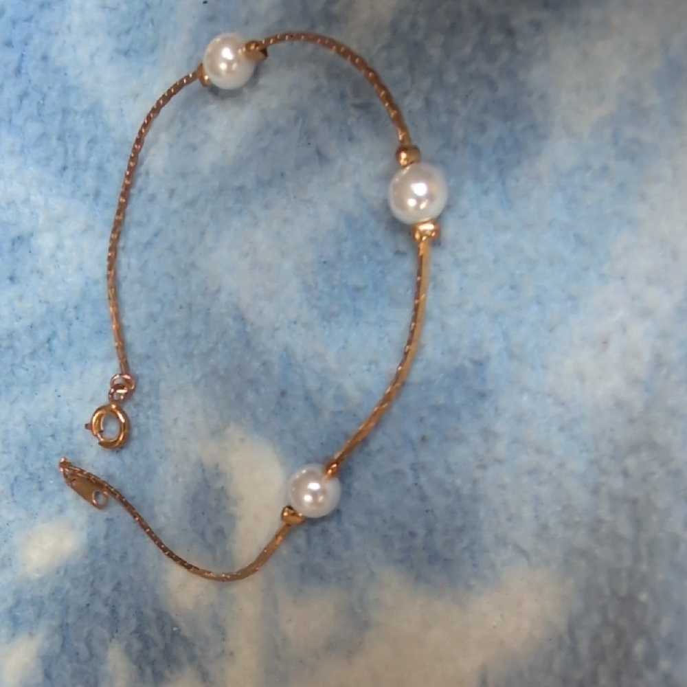 Gold and Pearl Chain Bracelet